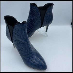 White House Black Market Blue Fauz Croc Snake Heeled Ankle Boots Size 8M